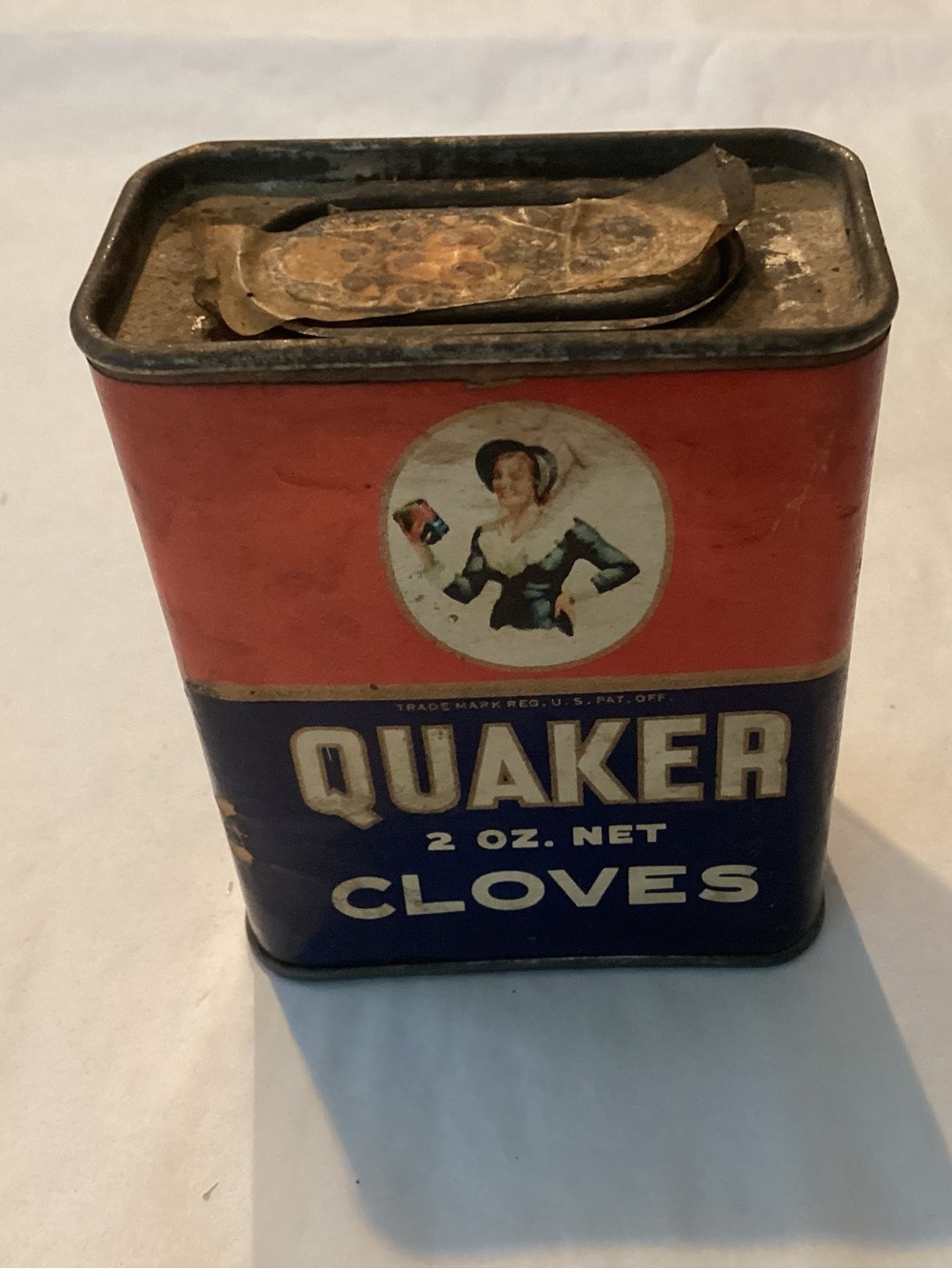 Vintage Quaker CLOVES 2 oz. Net. Tin.  1940s era.